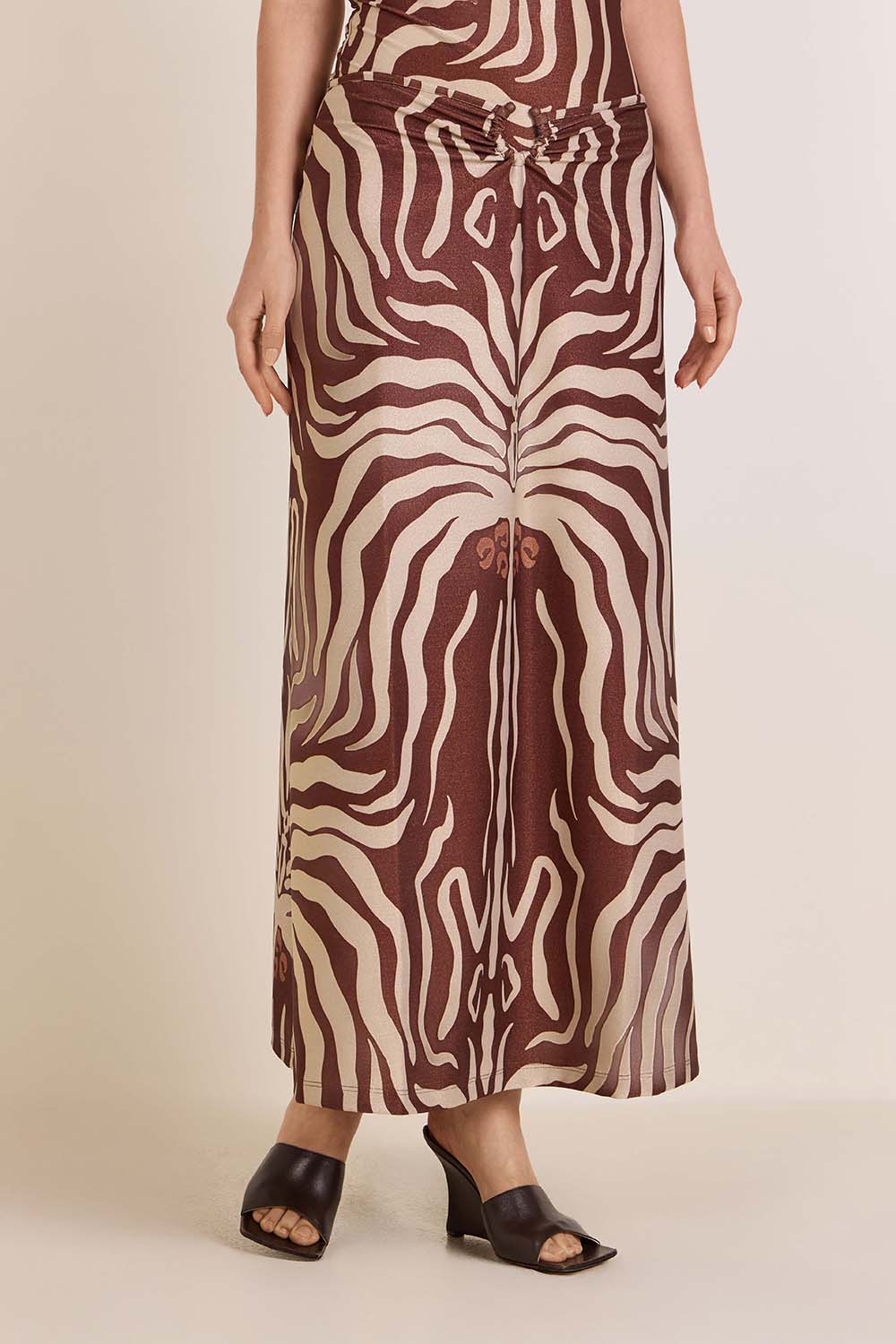 תמונת דוגמן קידמית של חצאית מידי