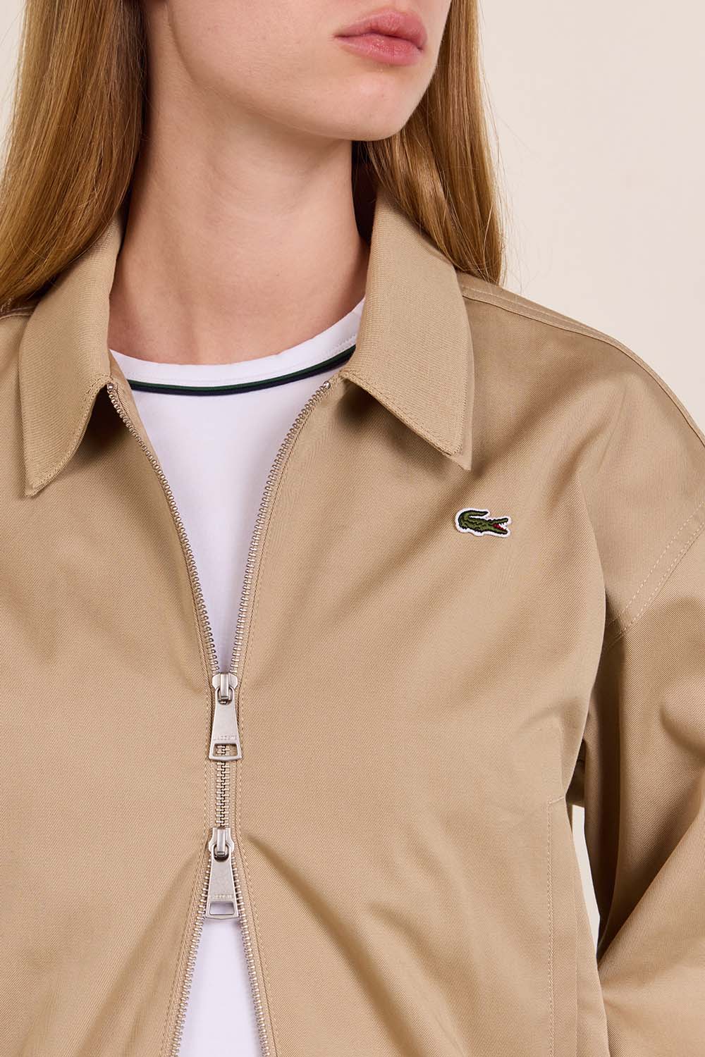 תמונת תקריב דוגמן של ז'קט כותנה