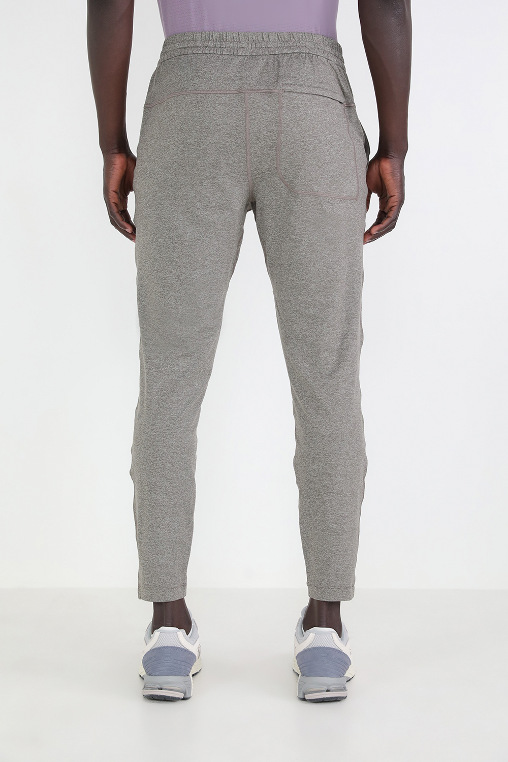 תמונת דוגמן אחורית של Soft Jersey Tapered Pant