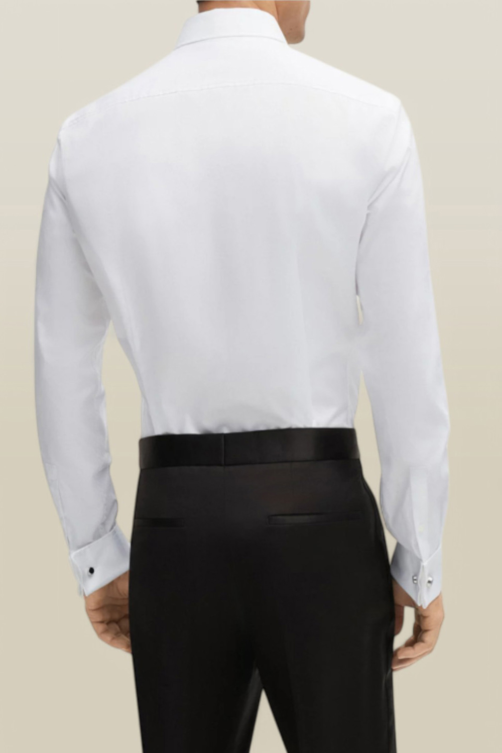 תמונת דוגמן אחורית של חולצה מכופתרת