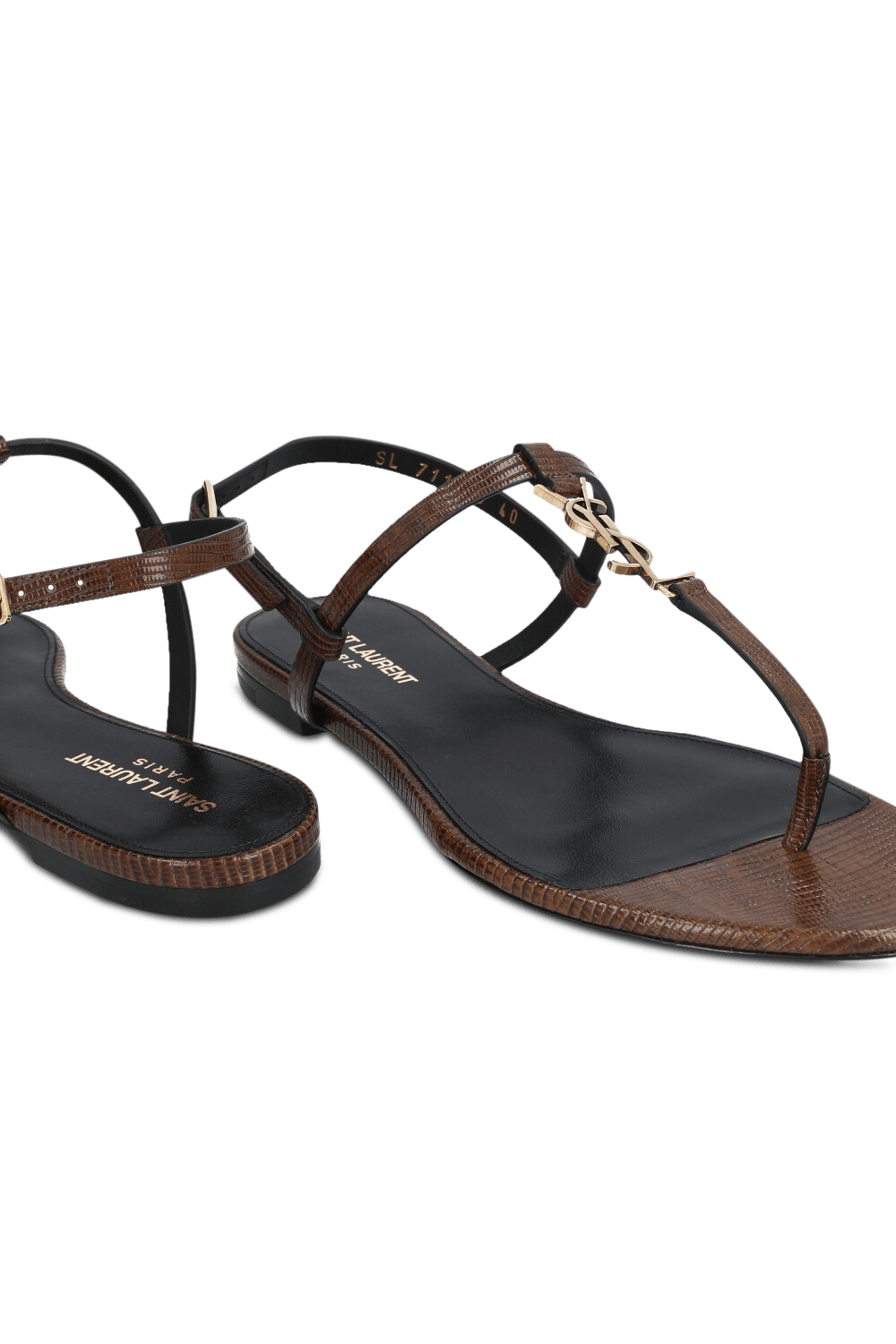 תמונת תקריב של סנדלי קסנדרה