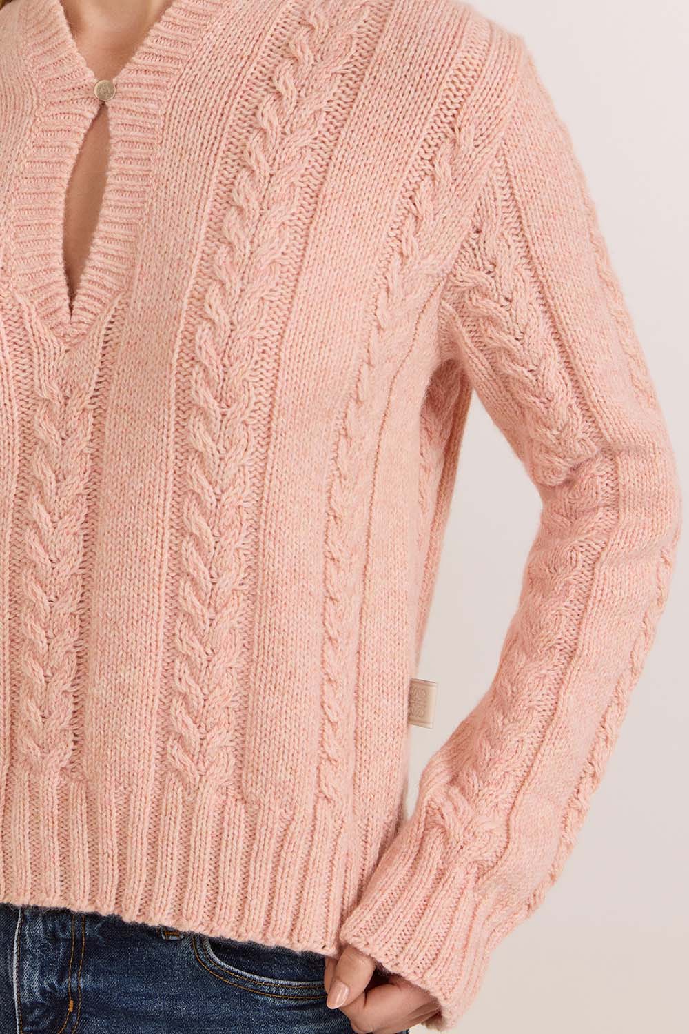 תמונת תקריב דוגמן של סריג צמות