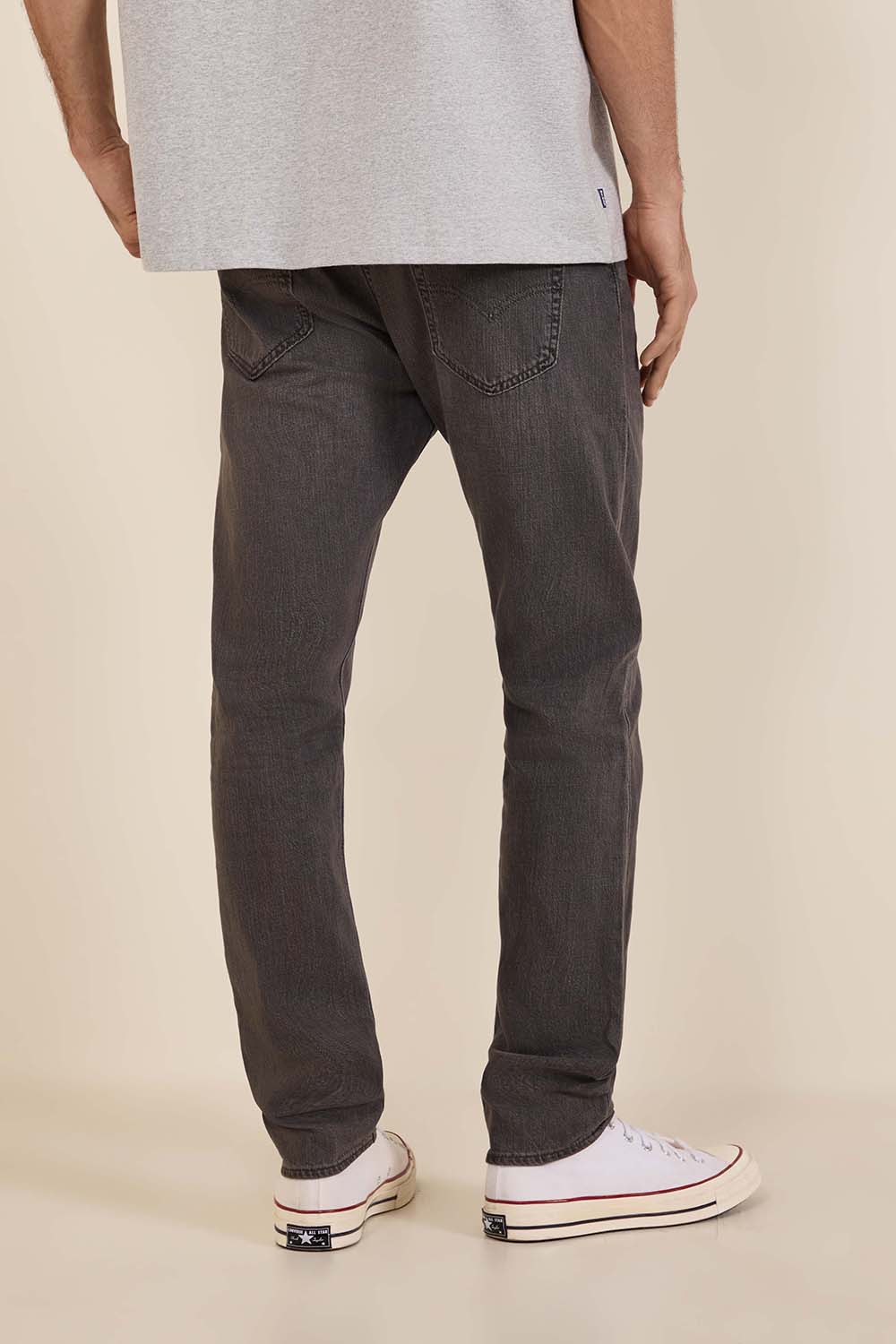 תמונת דוגמן אחורית של מכנסי ג'ינס 512 סלים פיט