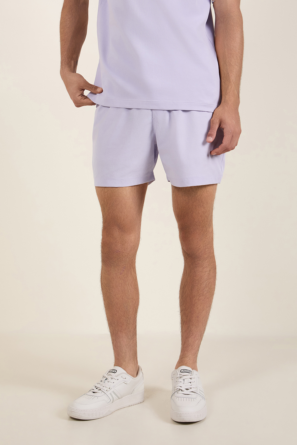 תמונת דוגמן קידמית של ABC Wovenair™ Pull-On Short 5