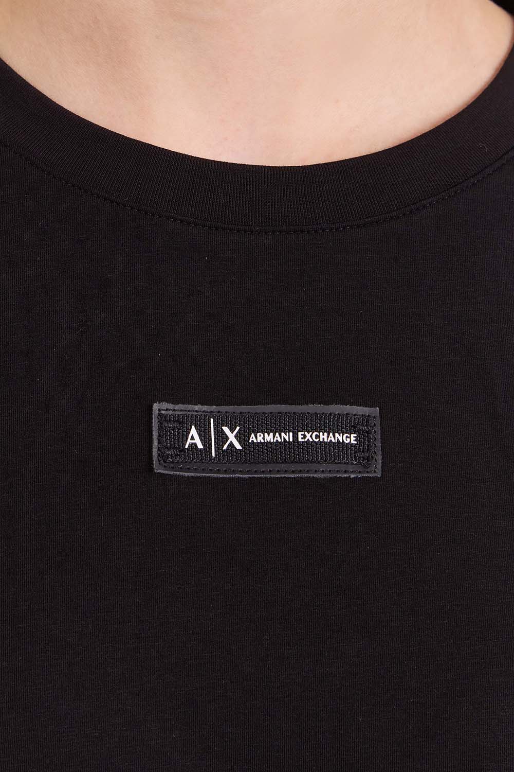 תמונת תקריב דוגמן של חולצת טי