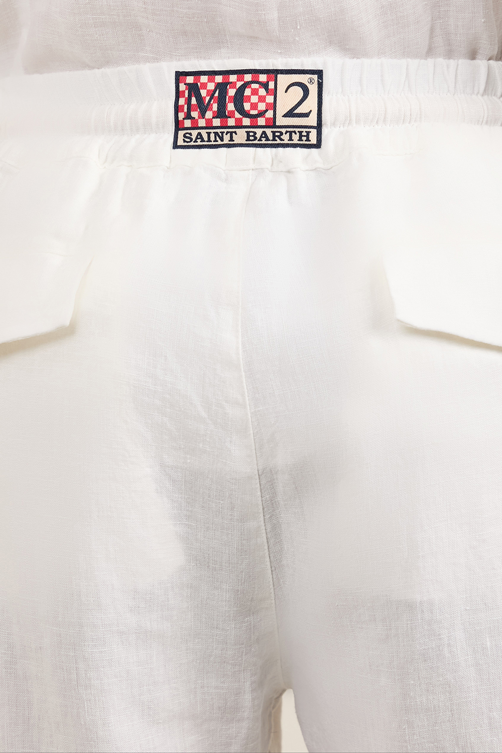 תמונת תקריב דוגמן של מכנסיים ארוכים מפשתן