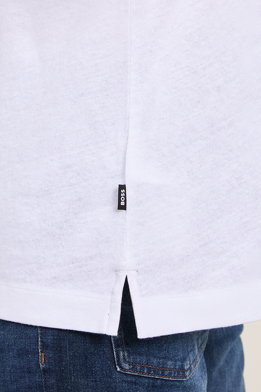 תמונת תקריב דוגמן של חולצת טי