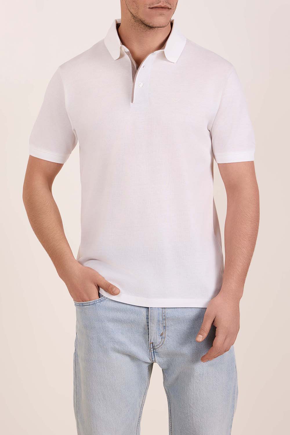 תמונת דוגמן קידמית של חולצת פולו