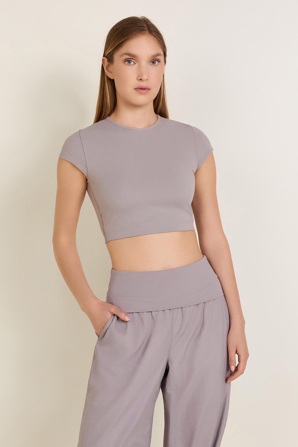 תמונת דוגמן קידמית של Mesh Back Baby Tee