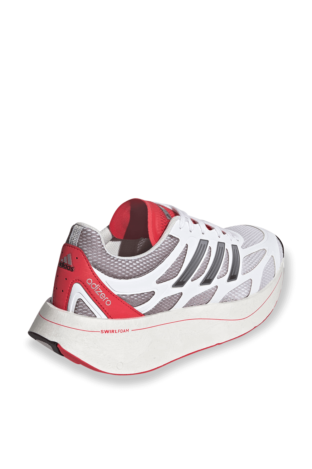 תמונת תקריב של נעלי סניקרס אדיזרו