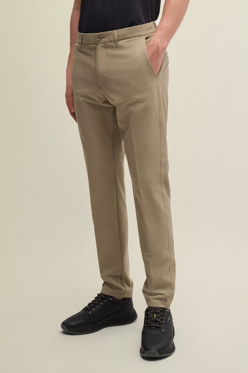 תמונת דוגמן קידמית של מכנסי צ'ינו סלים פיט