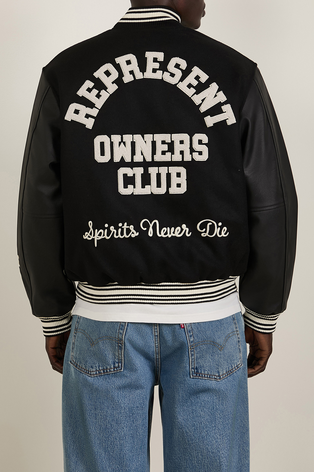 תמונת תקריב דוגמן של ז'קט צמר