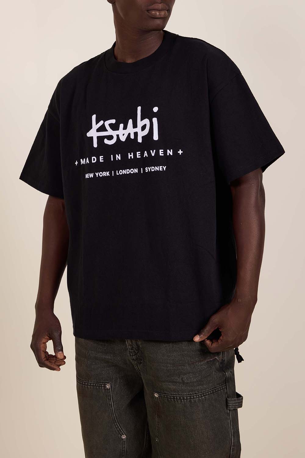 תמונת דוגמן קידמית של חולצת טי