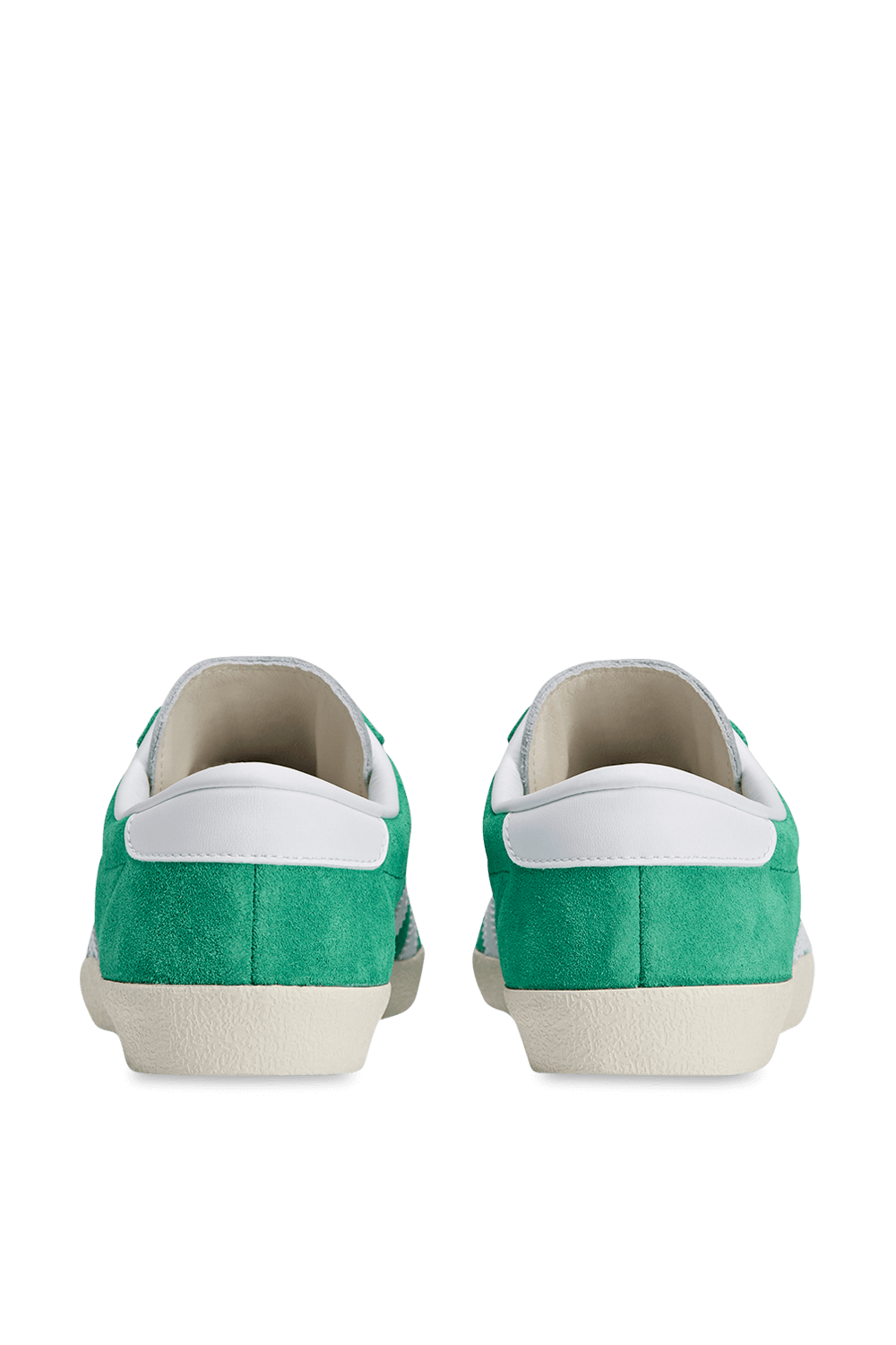 תמונת תקריב של ספורטי אנד ריץ' X אדידס נעלי סניקרס