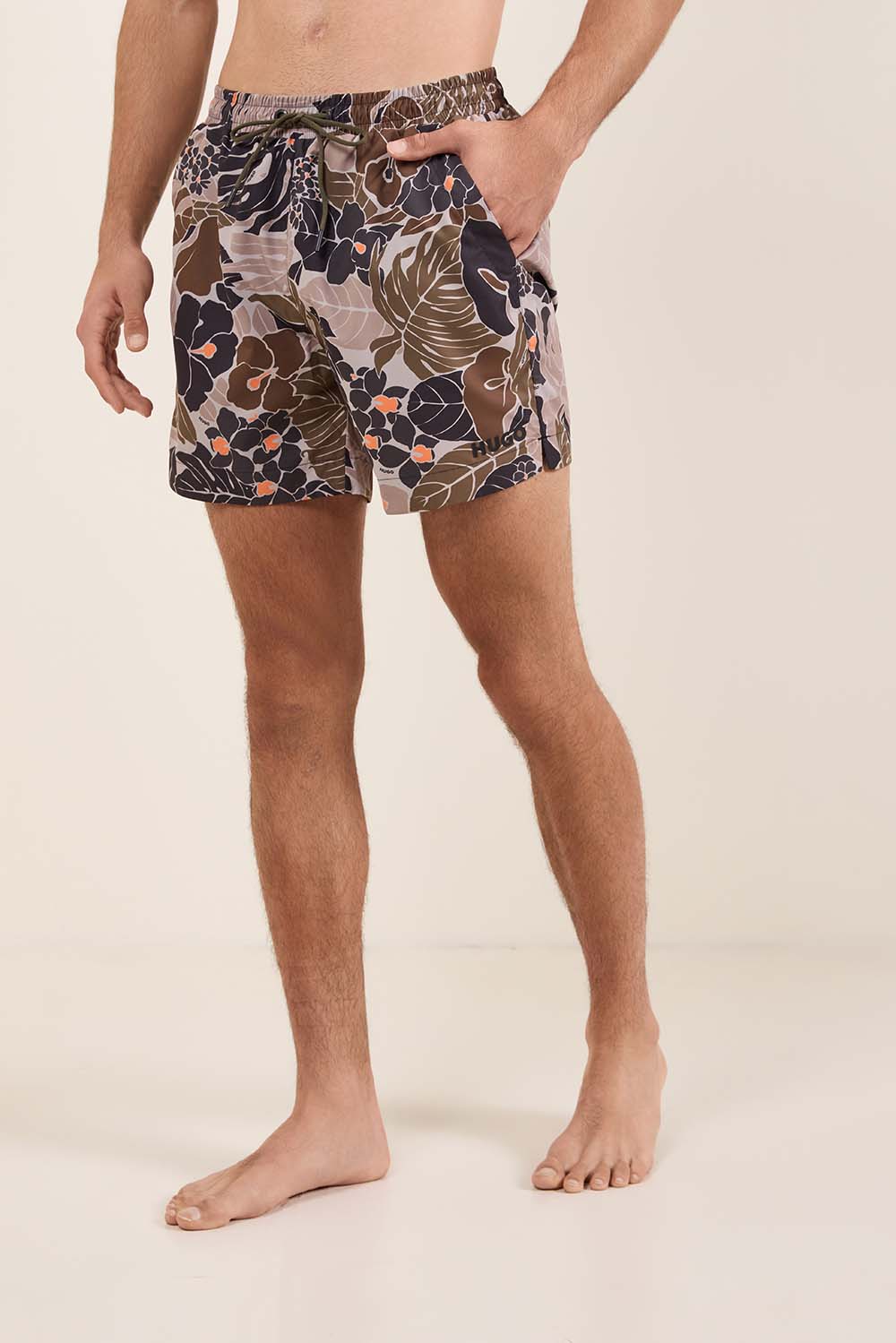 תמונת דוגמן קידמית של מכנסי שחייה