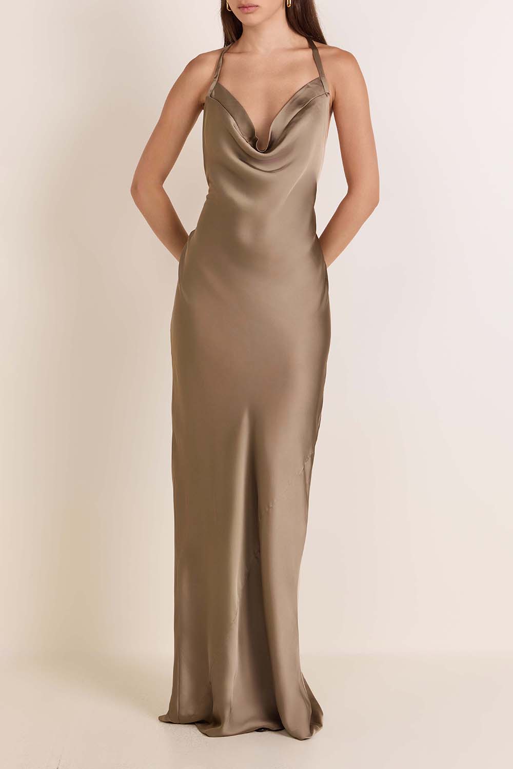 תמונת דוגמן קידמית של שמלת מקסי