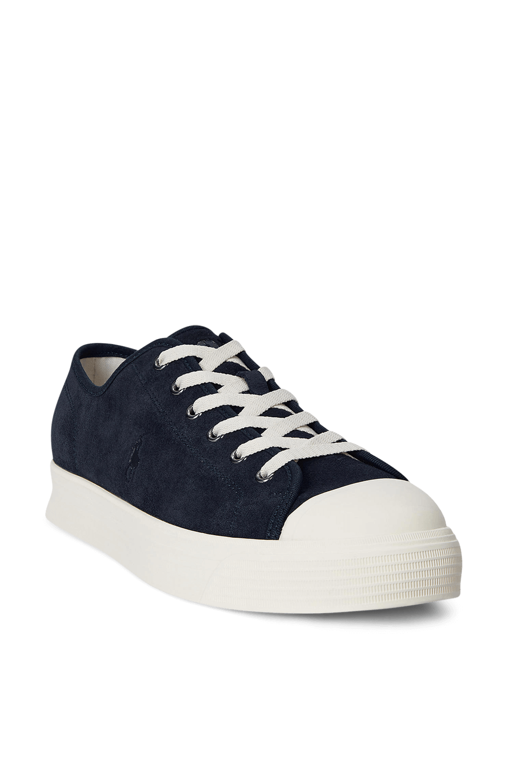 תמונת תקריב של נעלי סניקרס