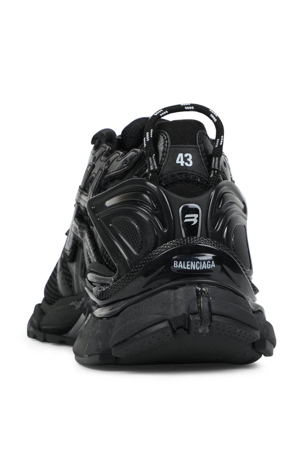 תמונה אחורית של נעלי ספורט עם שילובי טקסטורות בגוון שחור