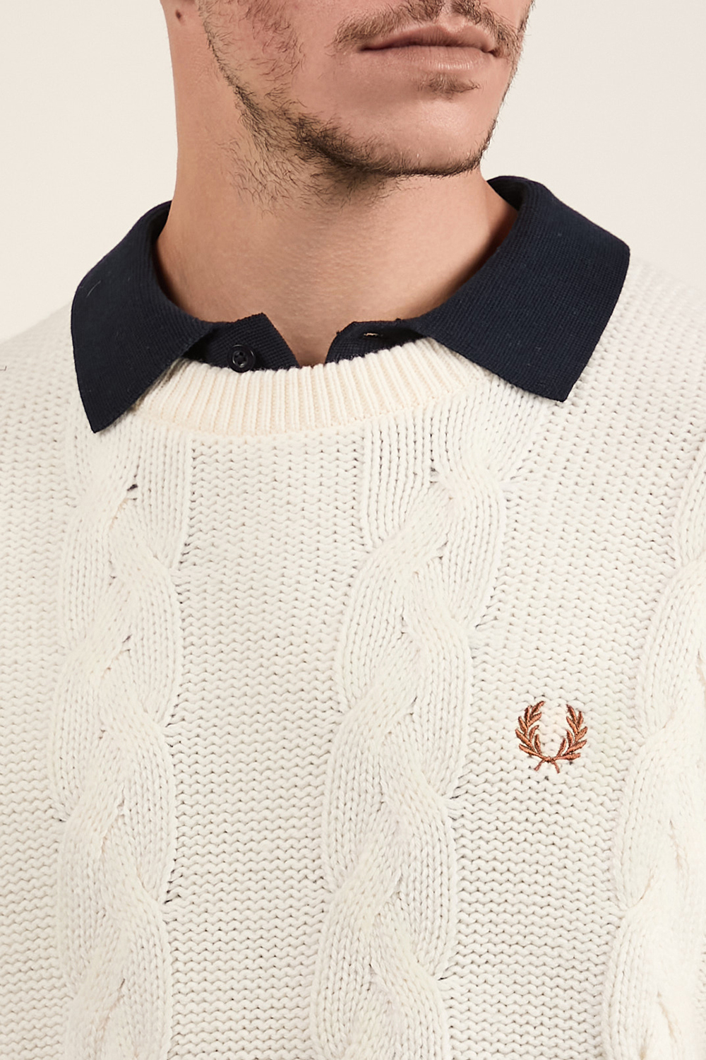 תמונת תקריב דוגמן של סווטשירט צמר