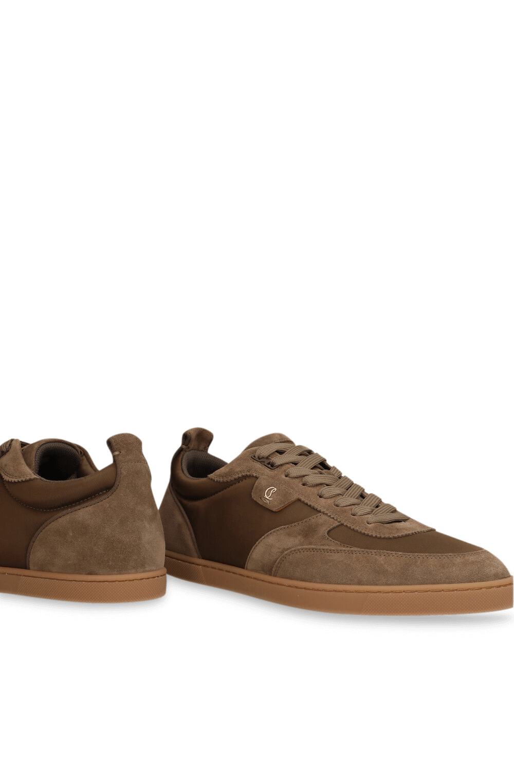 תמונת תקריב של נעלי סניקרס