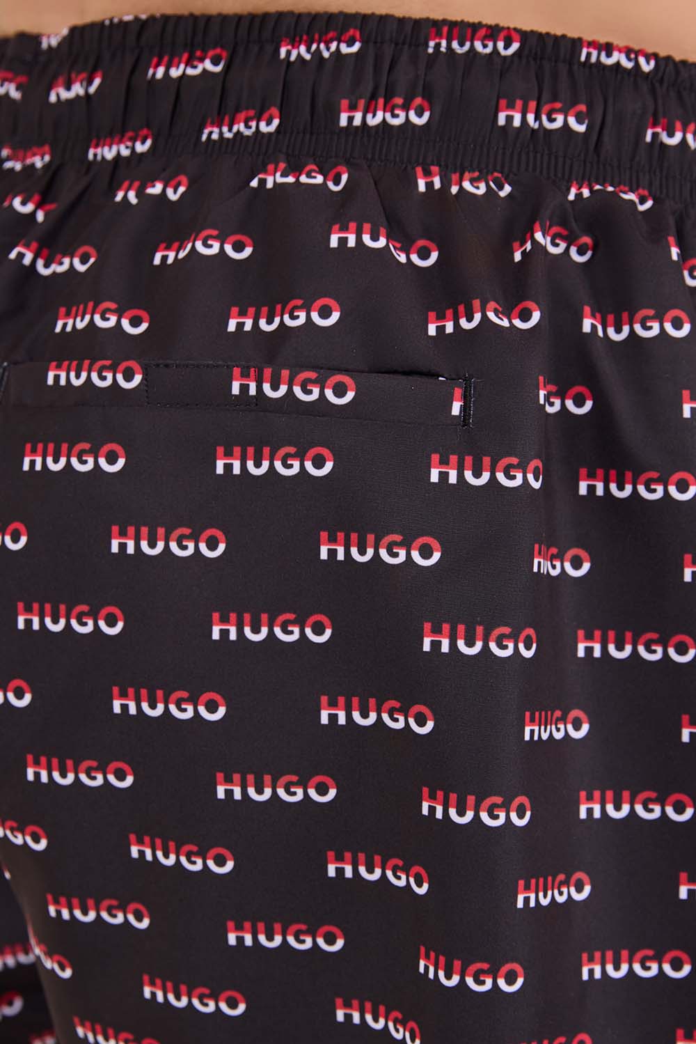 תמונת תקריב דוגמן של מכנסי שחייה