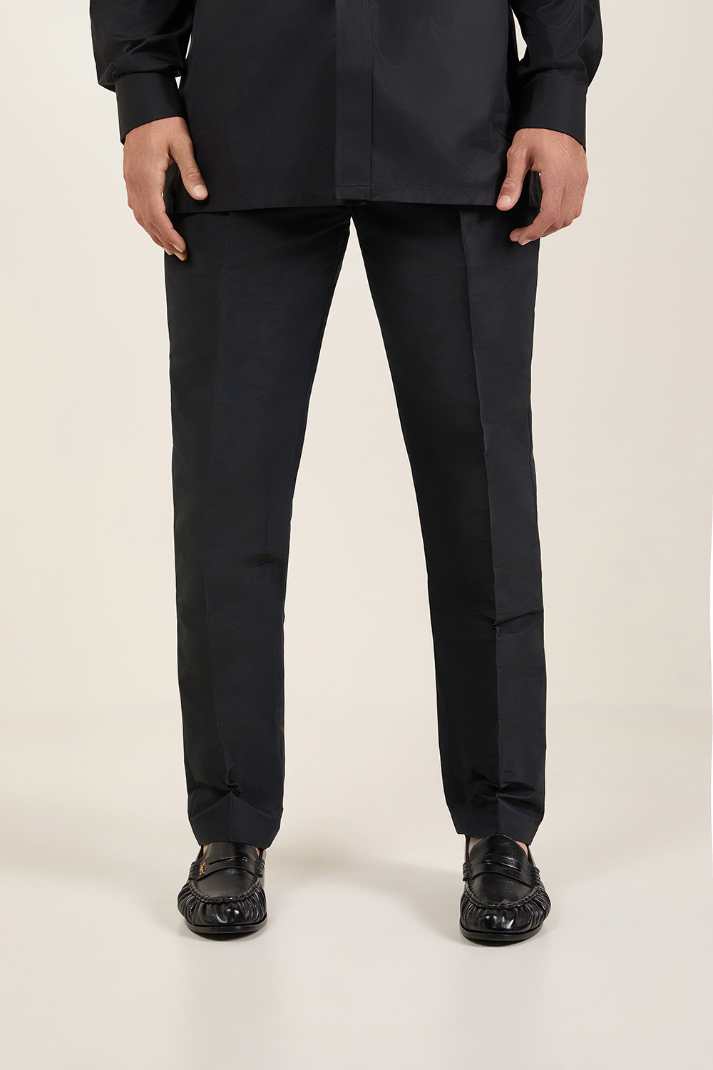 תמונת דוגמן קידמית של מכנסיים ארוכים סלים פיט