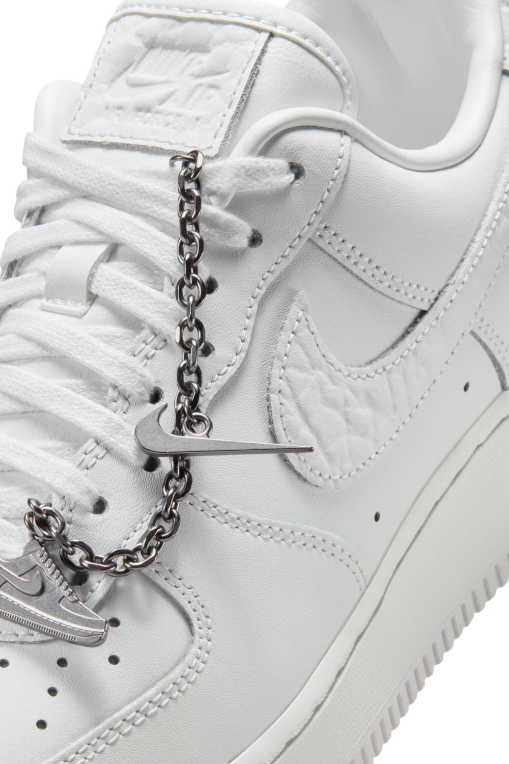 תמונת פנים של נעלי סניקרס אייר פורס 1 07