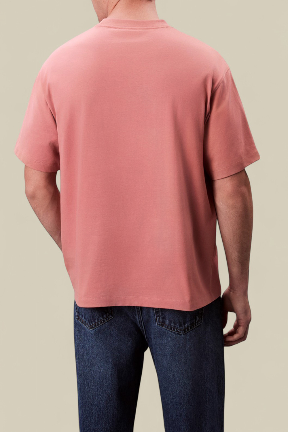 תמונת דוגמן אחורית של חולצת טי