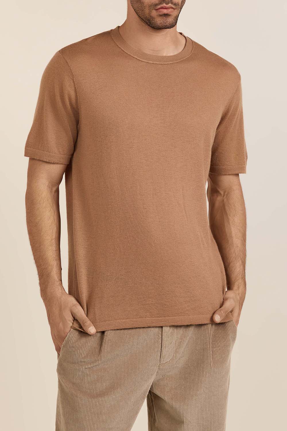 תמונת דוגמן קידמית של חולצת סריג