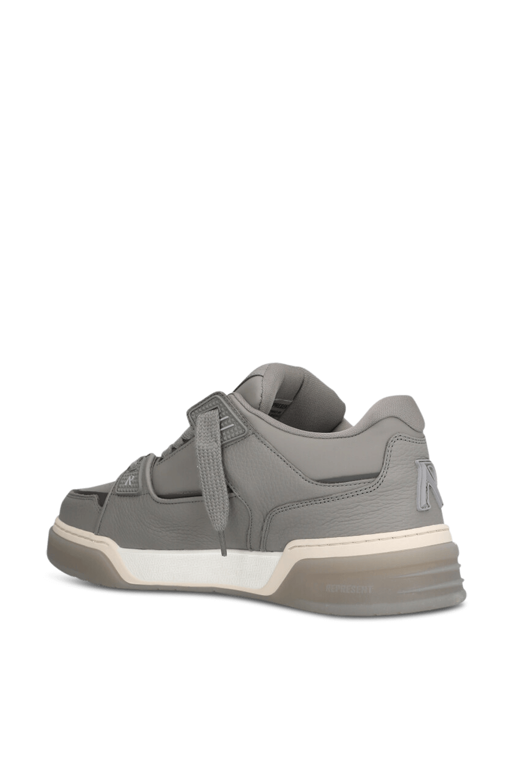 תמונה אחורית של נעלי סניקרס סטודיו