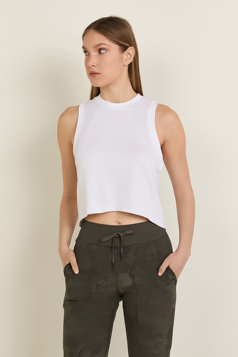 תמונת דוגמן קידמית של Swiftly High-Low Cropped Tank Top