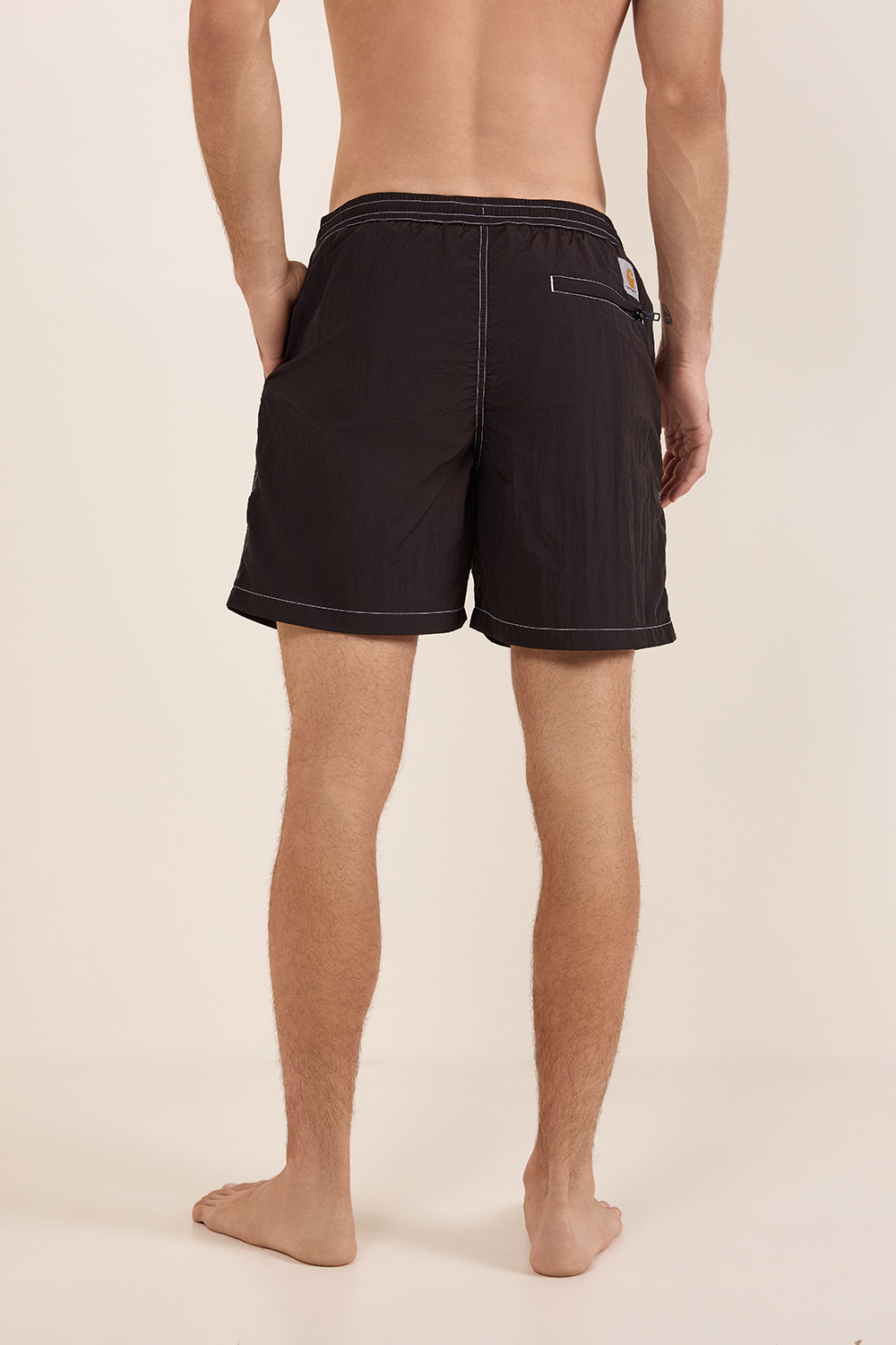 תמונת תקריב דוגמן של מכנסי שחייה