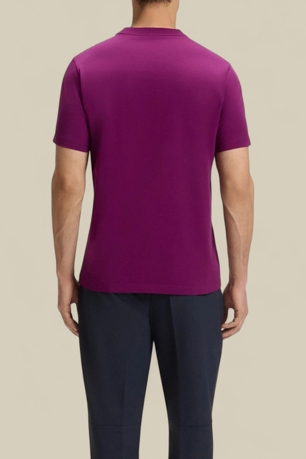 תמונת דוגמן אחורית של חולצת טי