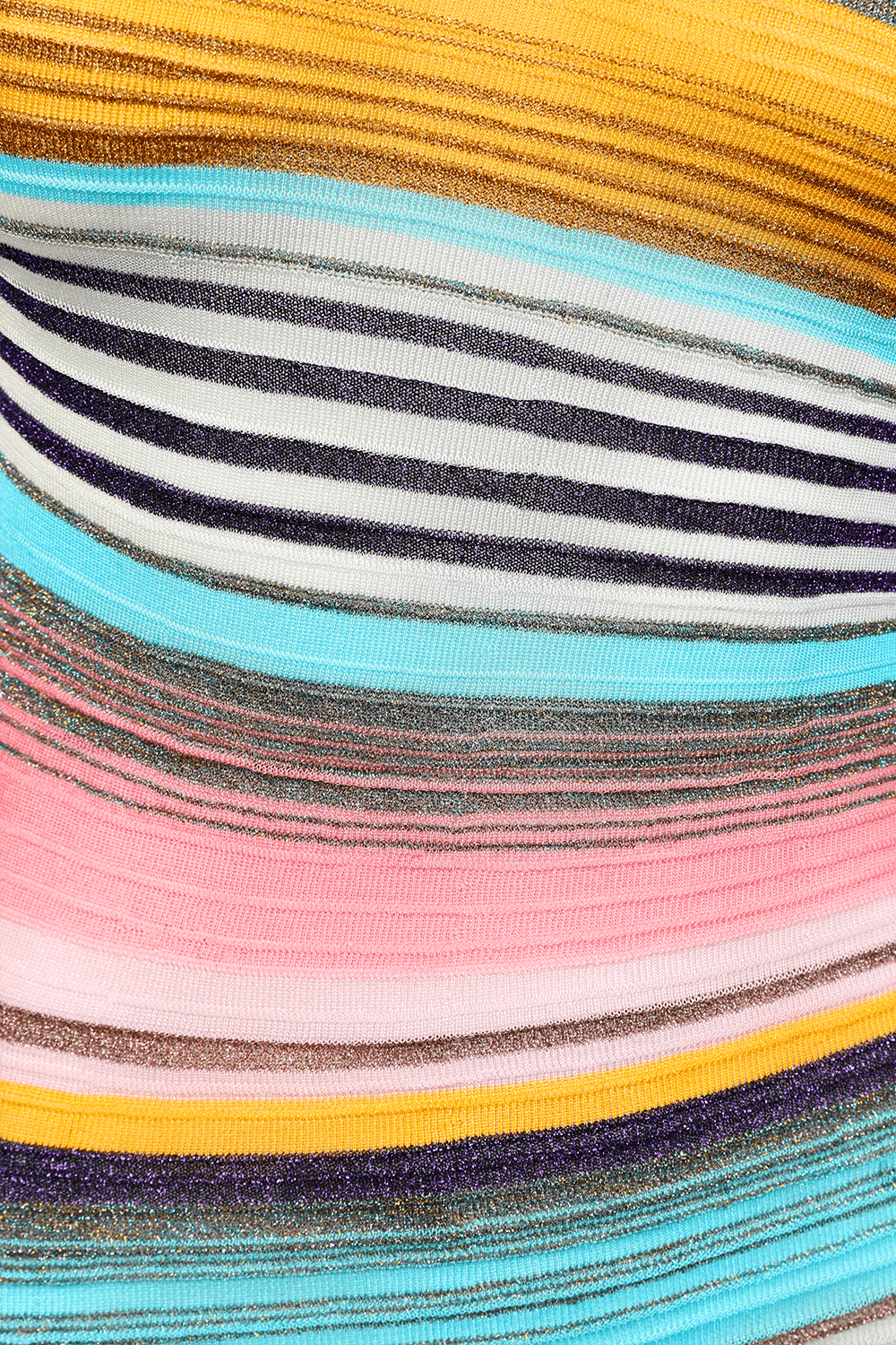 תמונה אחורית של שמלת חוף סרוגה א-סימטרית