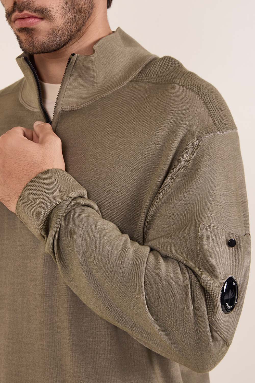 תמונת דוגמן אחורית של סריג פולו