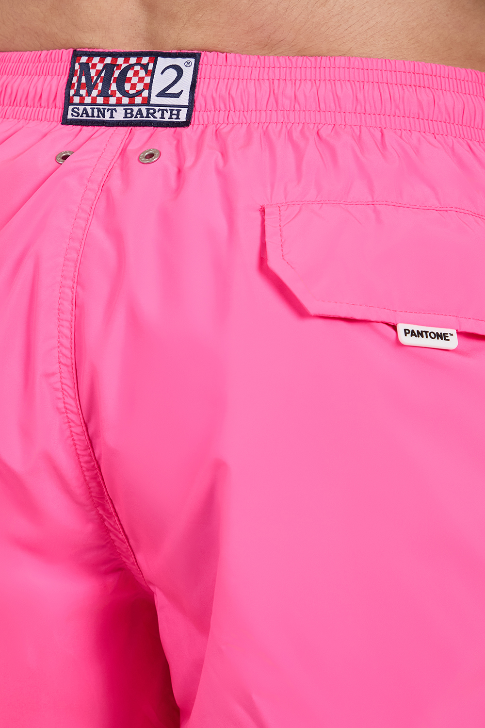 תמונת תקריב דוגמן של מ-סי2 סיינט בארת X פנטון מכנסי בגד ים