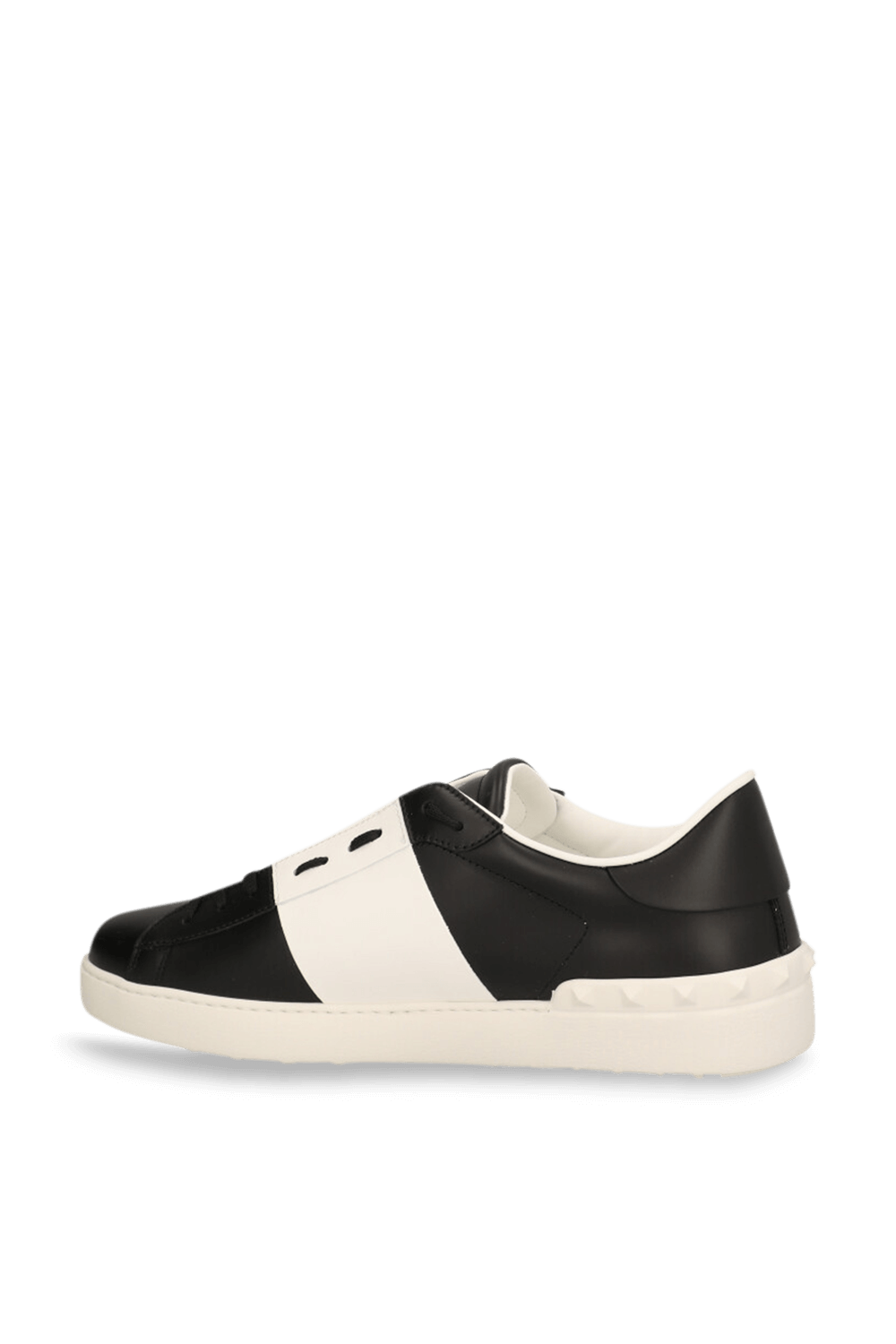 תמונה אחורית של נעלי סניקרס