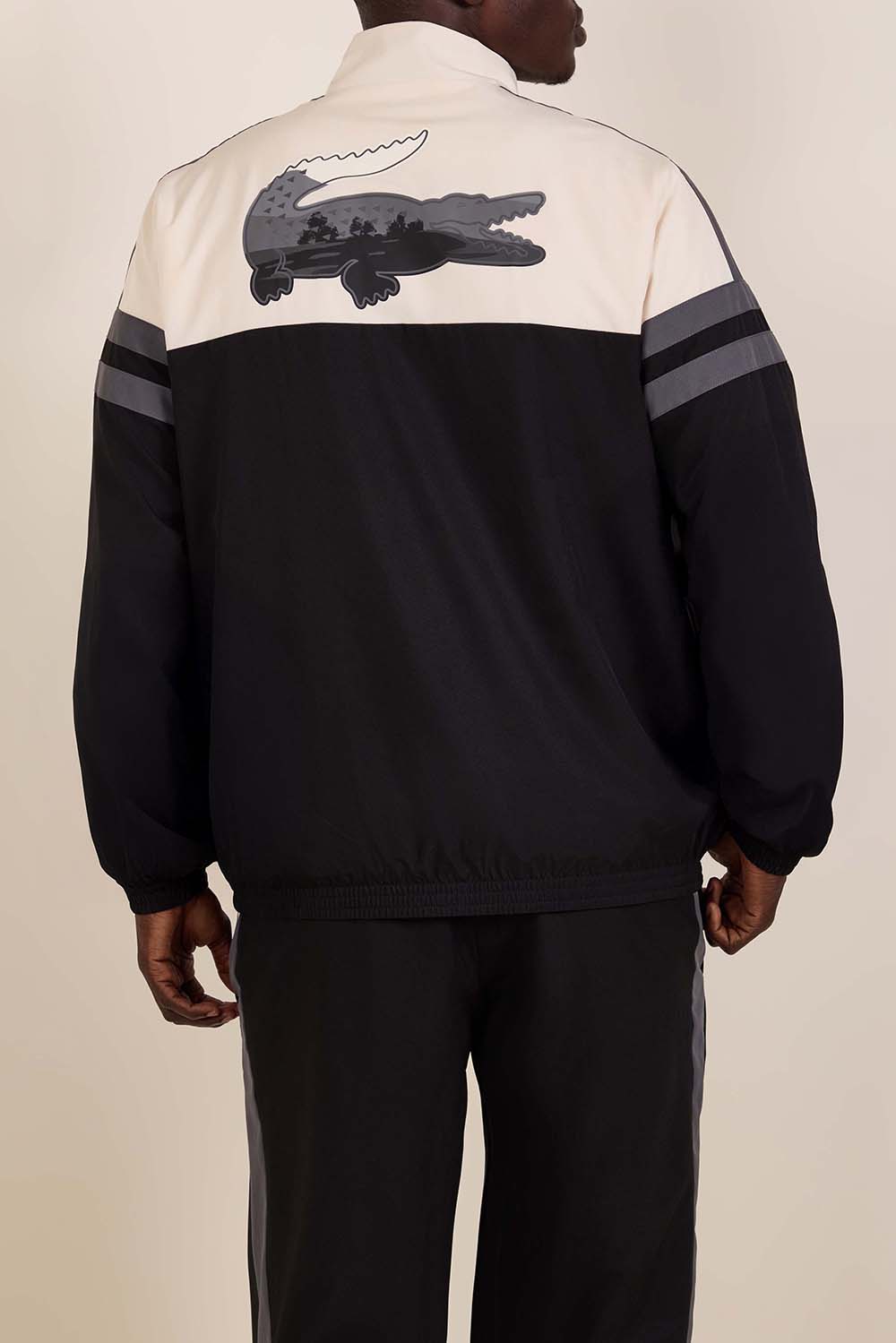 תמונת דוגמן אחורית של חליפת ג'וג