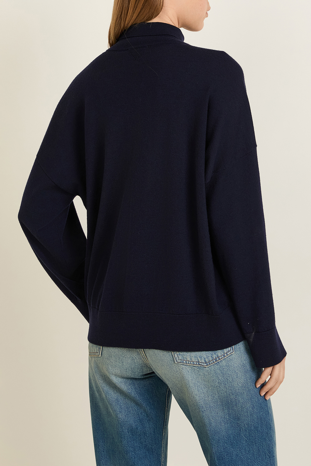 תמונת דוגמן אחורית של סריג צמר קצר