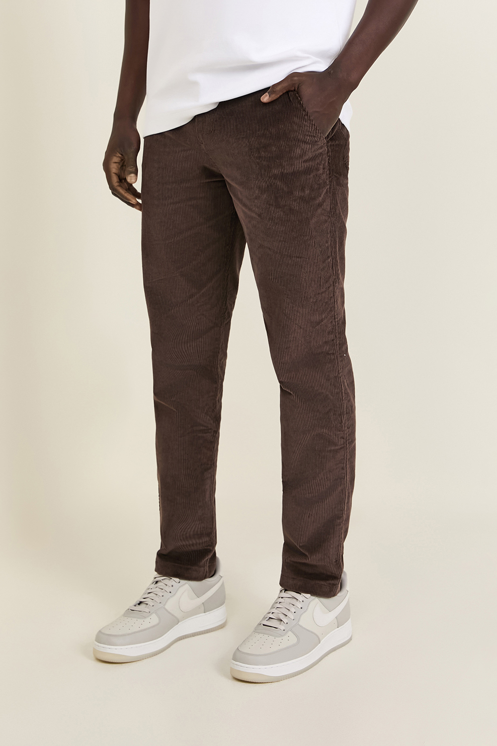 תמונת דוגמן קידמית של Corduroy Classic-Fit Pant Regular