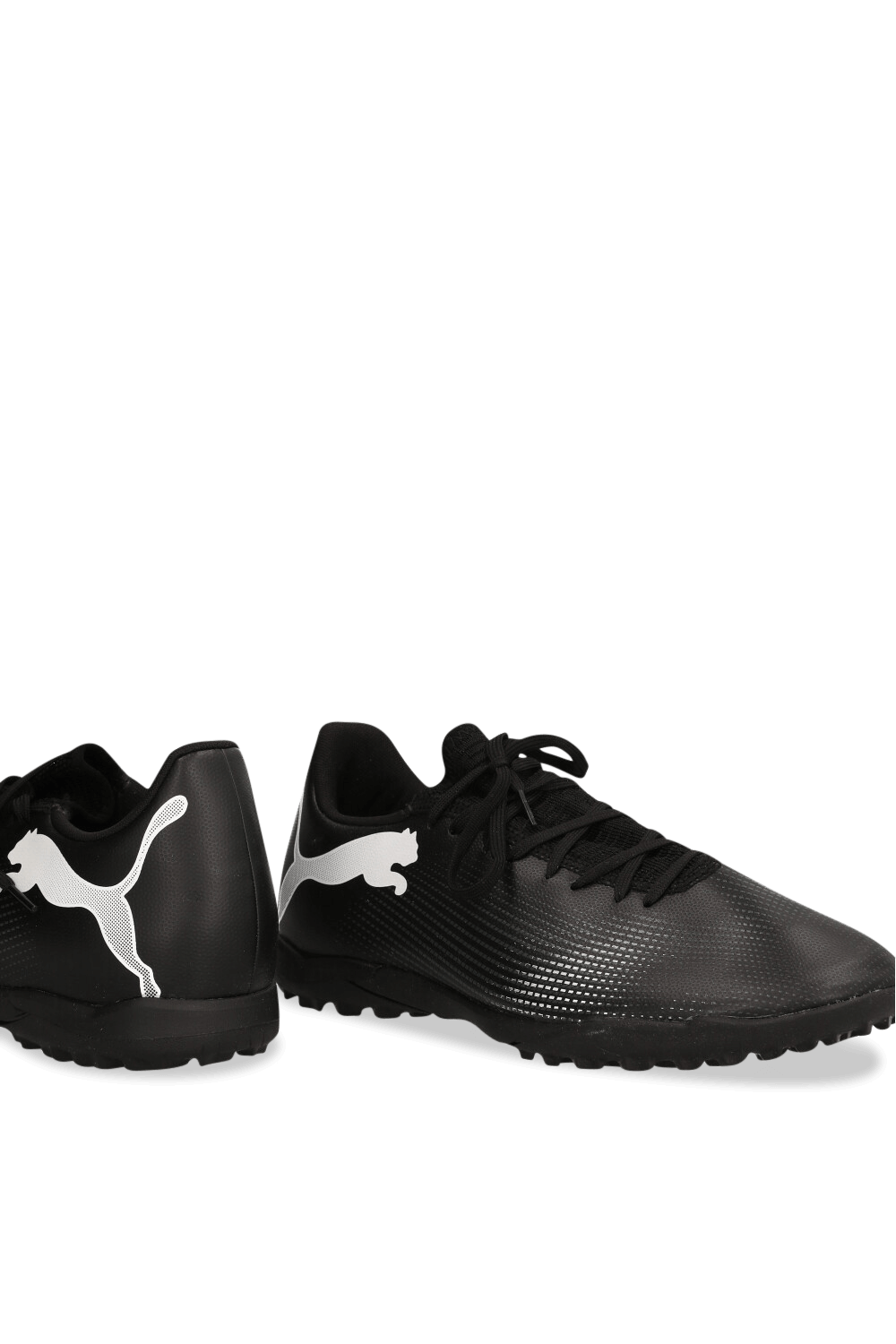 תמונת תקריב של נעלי כדורגל פיוצ'ר 7