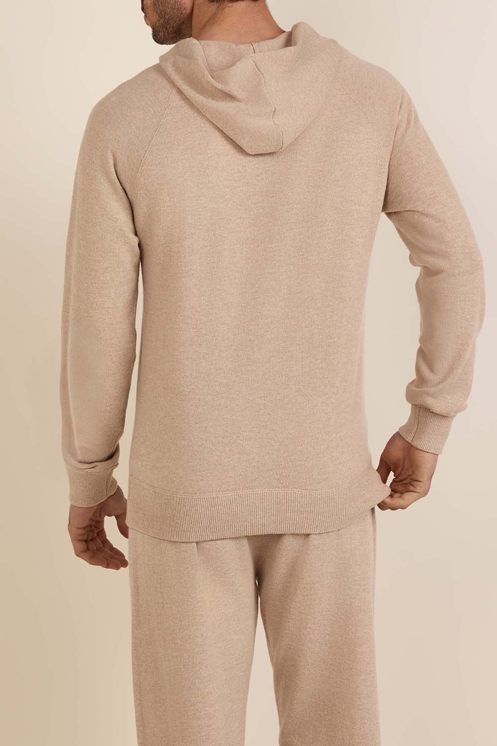 תמונת דוגמן אחורית של קפוצ'ון צמר