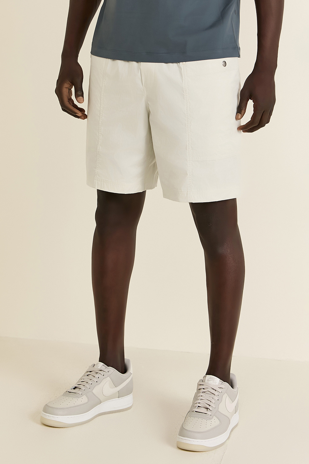 תמונת דוגמן קידמית של Lightweight Cargo Pocket Short 8