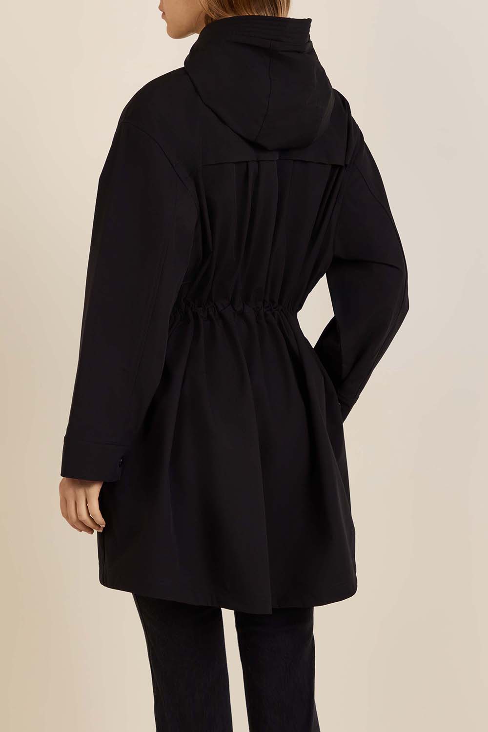 תמונת דוגמן אחורית של מעיל פארקה