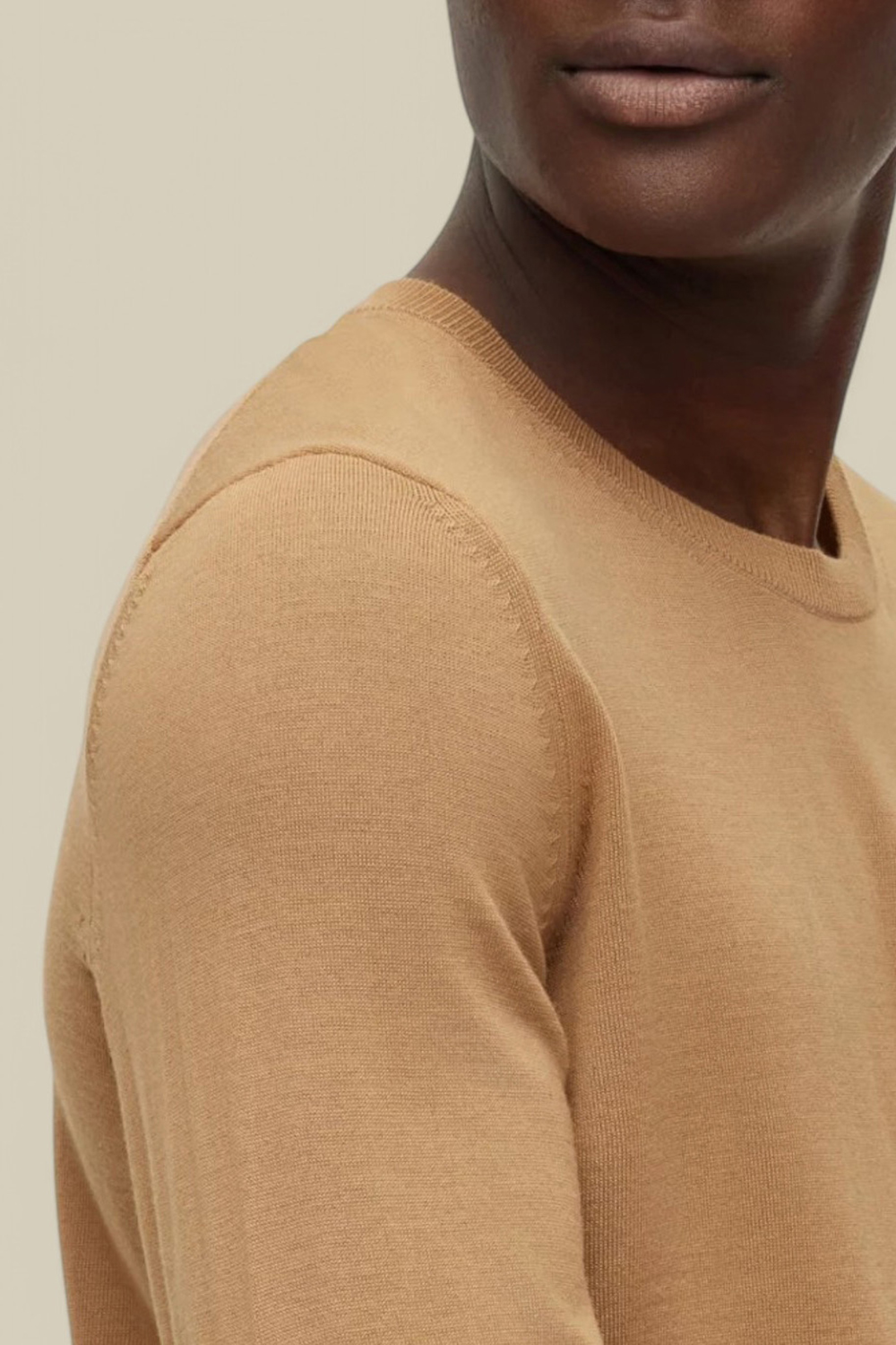 תמונת תקריב דוגמן של חולצת סריג