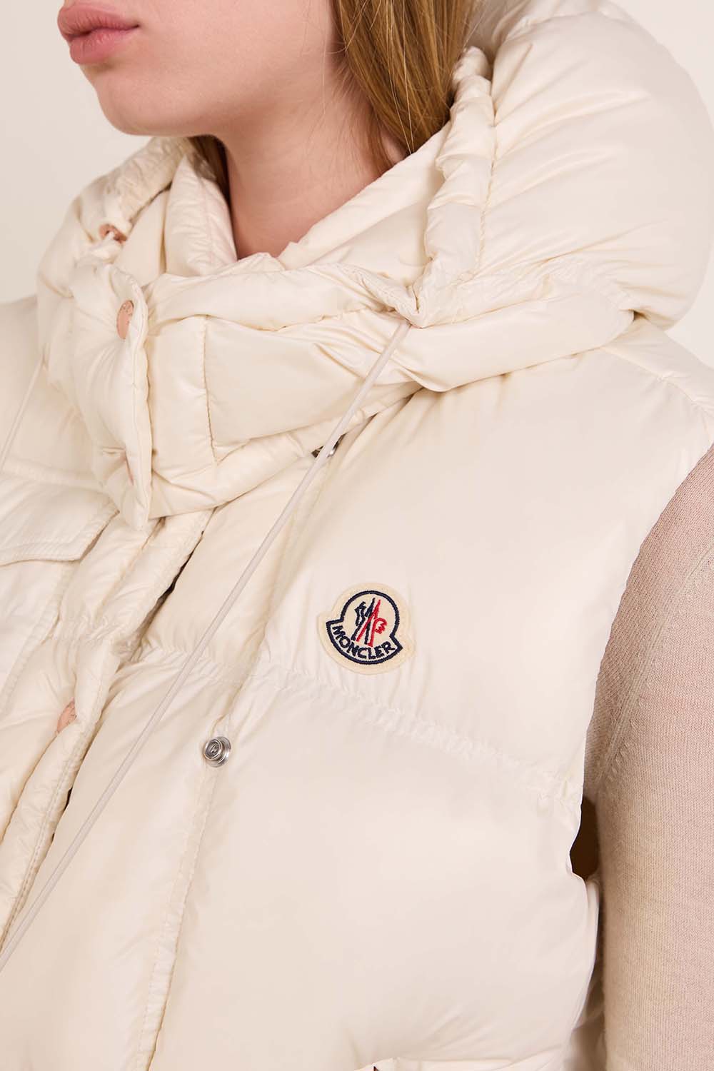 תמונת תקריב דוגמן של וסט פוך קפוצ'ון