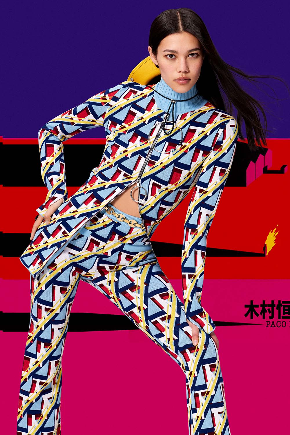 תמונת אווירה של סריג ויסקוזה עם דוגמה גיאומטרית בגווני כחול צהוב ואדום