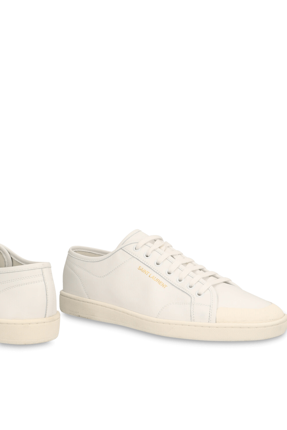 תמונת תקריב של נעלי סניקרס