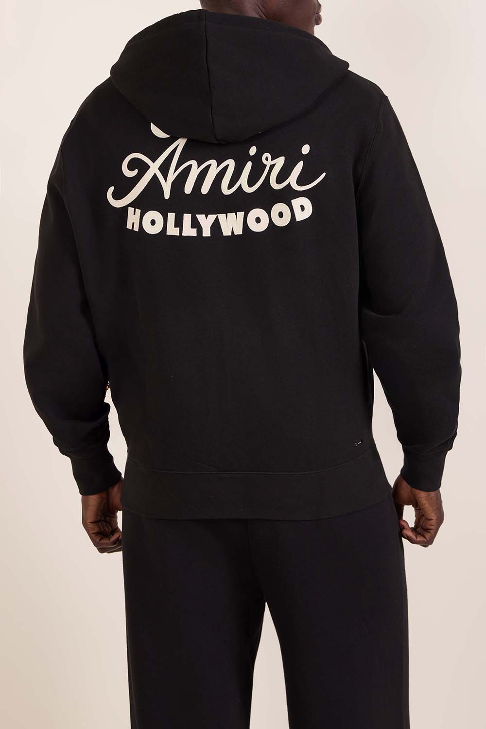 תמונת דוגמן אחורית של סווטשירט קפוצ'ון