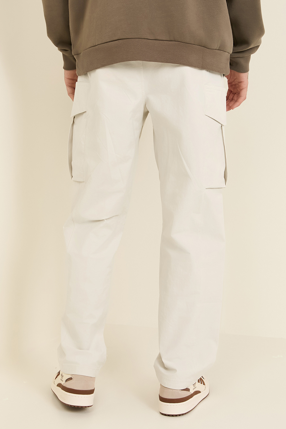 תמונת דוגמן אחורית של VersaTwill™ Relaxed-Fit Cargo Pant